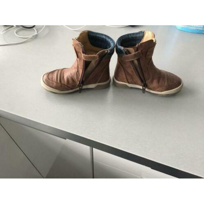 Splinternieuwe laarsjes 24