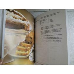 Het kookboek voor combinatie magnetrons; nieuw