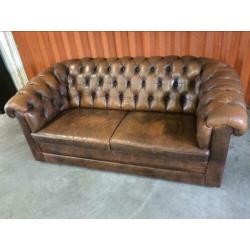 ????????Vintage Chesterfield bank