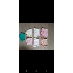 Meisjes baby kleding 50/56 --> 0.50 cent per stuk.
