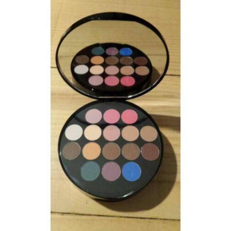 FIZZ PALETTE Douglas