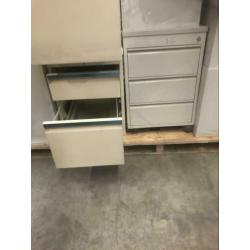 Diverse stalen ladekasten