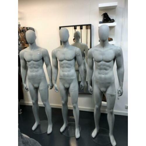 3 heren betonlook paspoppen! 100€ ps (nieuwwaarde 350€ ps)