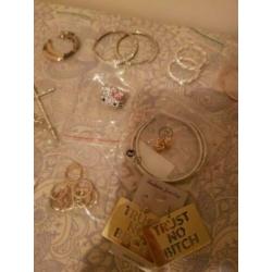 Diverse sieraden nieuw en z.g.a.n!