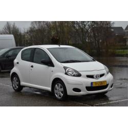 Toyota Aygo 1.0-12V Access NL-AUTO, AIRCO, RADIO-CD-AUX, 5-D