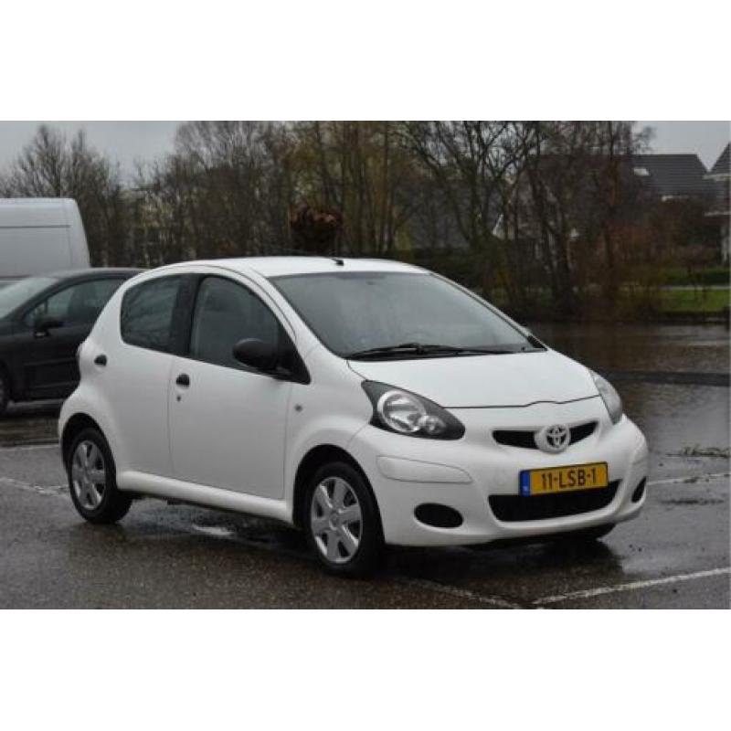Toyota Aygo 1.0-12V Access NL-AUTO, AIRCO, RADIO-CD-AUX, 5-D