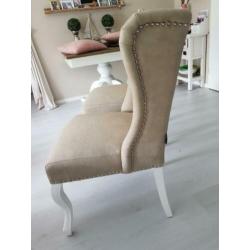 Leuke landelijke stoelen.