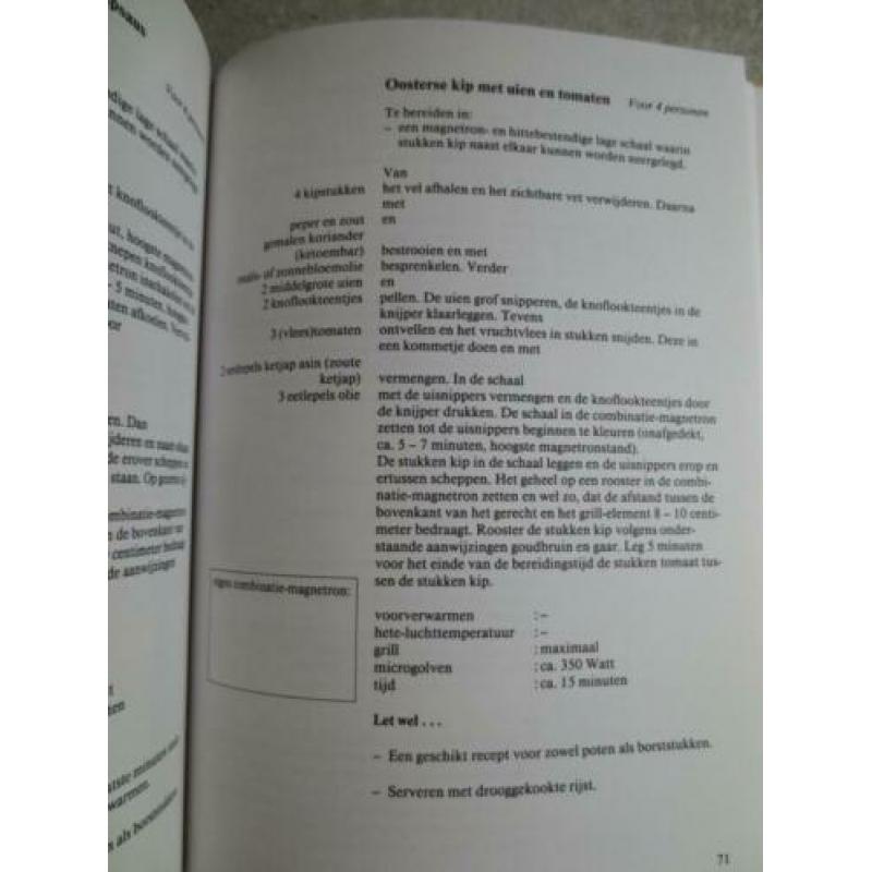 Het kookboek voor combinatie magnetrons; nieuw