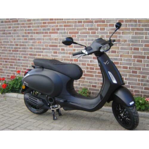 Vespa Sprint Notte Matzwart / Glanszwart Snor 2020 0km