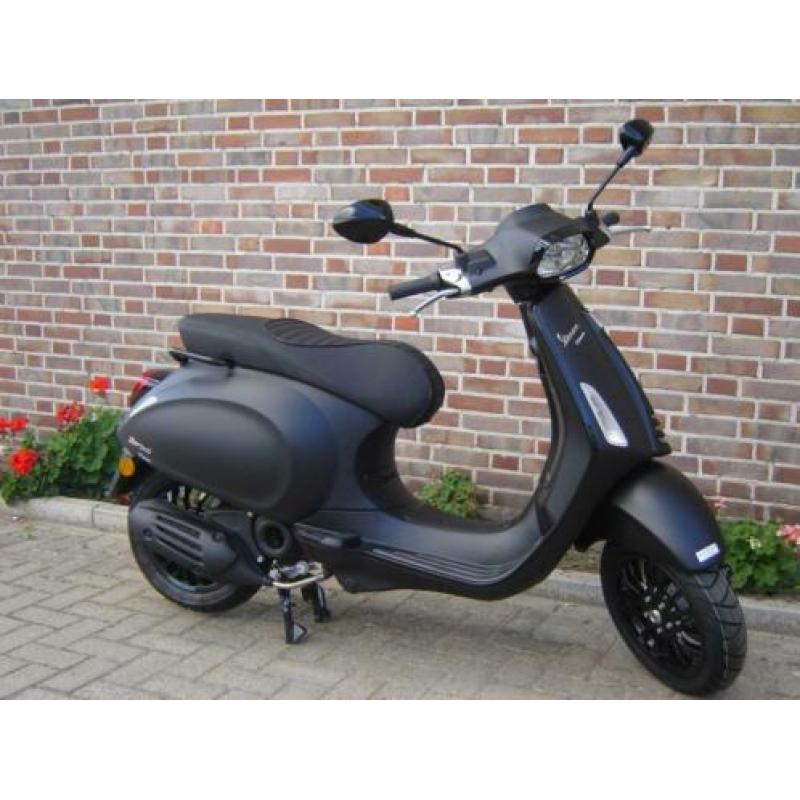 Vespa Sprint Notte Matzwart / Glanszwart Snor 2020 0km
