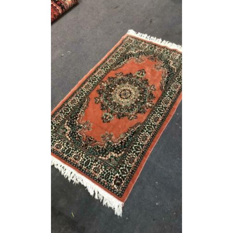 Zijdeachtig oosters kleed