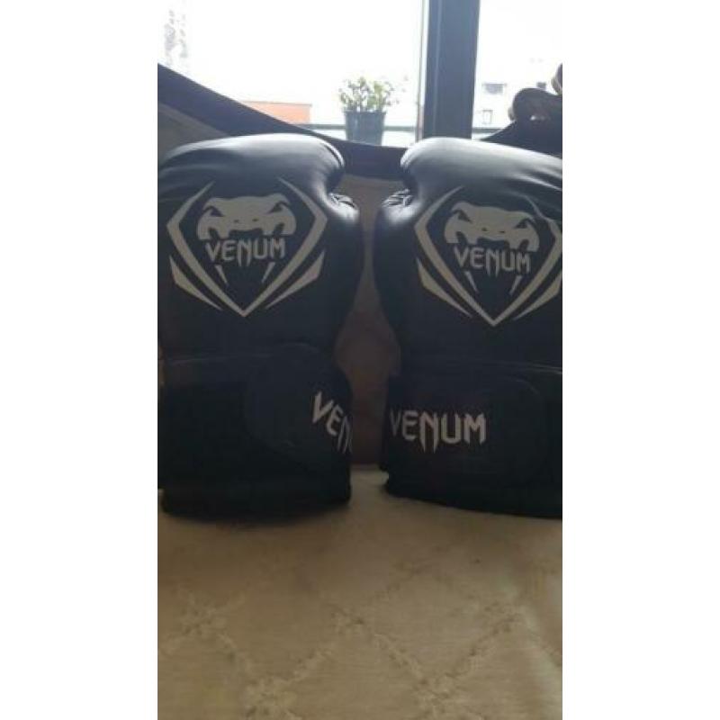 Venum bokshandschoenen ..nieuw