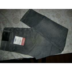 Nieuw Tommy Hilfinger jeans maat 34-32 grijze broek.