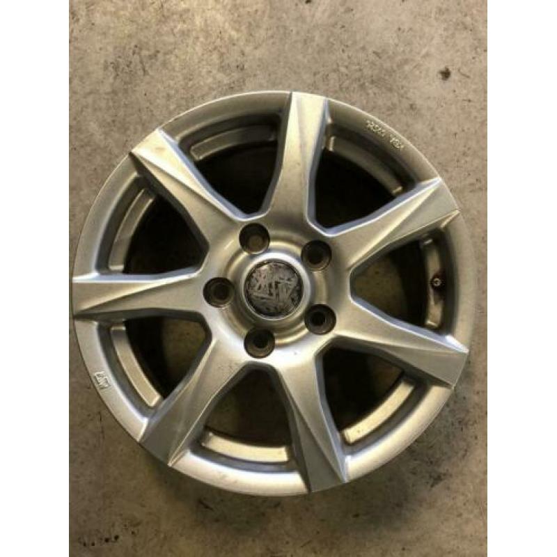 Aluminium velgen Hyundai ix 20 met winterbanden 195 65 15
