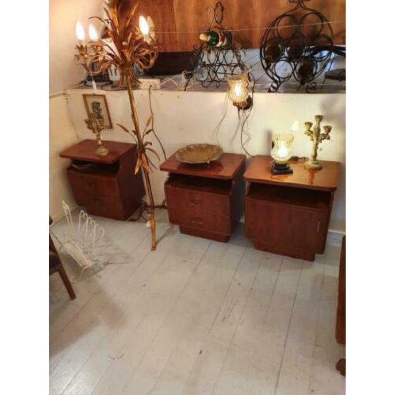 Drie vintage nachtkastjes