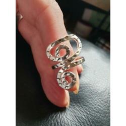 Schitterende nieuwe zilveren ring. Maat 17.