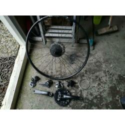 Shimano altus group+Bontrager wiel.