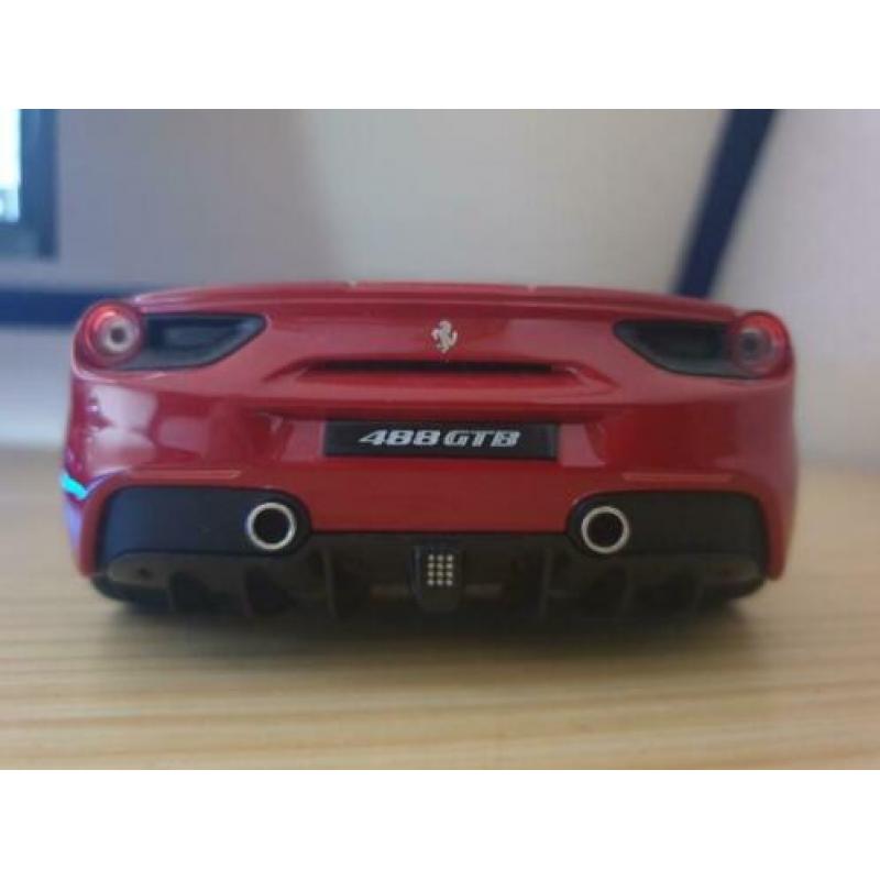 Ferrari 488 GTB 1/18 Bburago Signature