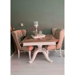 Leuke landelijke stoelen.