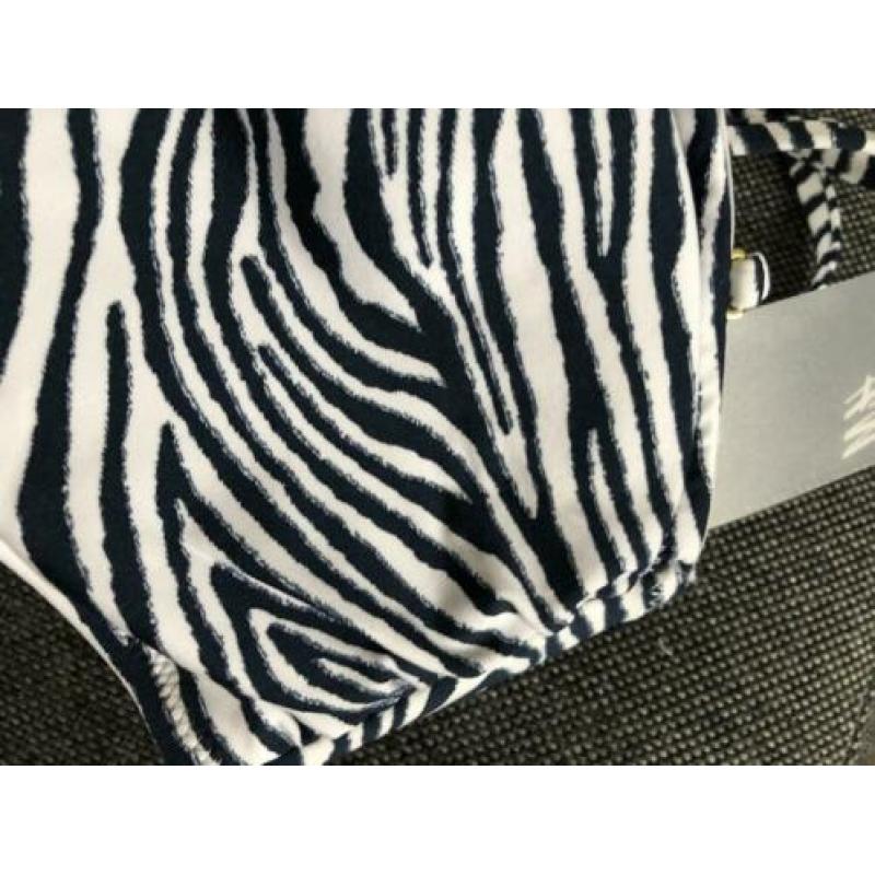 Nieuw bovenstuk vd H&M met kaartje eraan