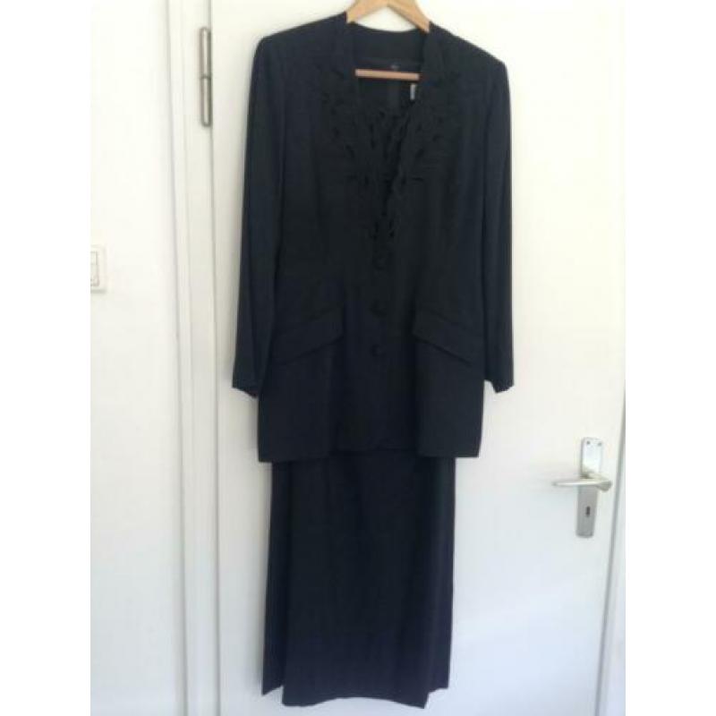 mooie set deze vintage jurk + jasje met kantmotief en kralen