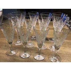 Antiek geslepen kristallen “wijn en port/sherry “glazen 8+4