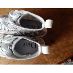 Dior sneakers B23