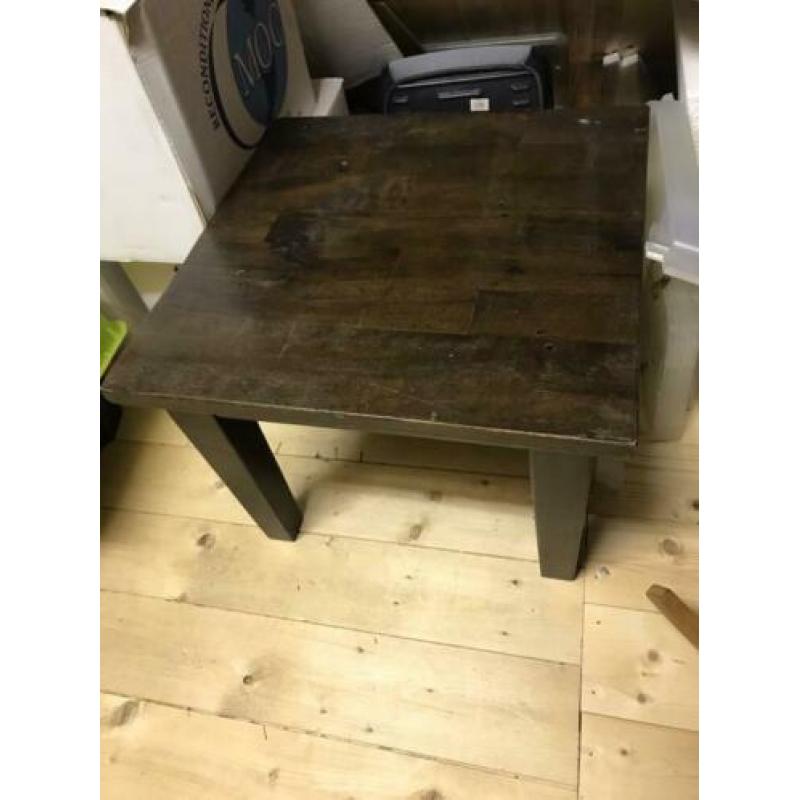 Massief houten salontafeltjes