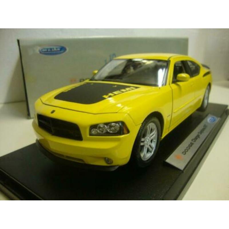 Dodge Charger R/T geel 2006 Welly 1:18 KRD