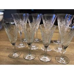 Antiek geslepen kristallen “wijn en port/sherry “glazen 8+4
