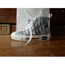 Dior sneakers B23