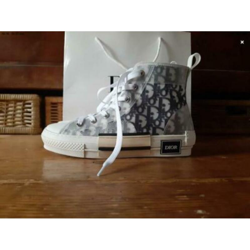 Dior sneakers B23