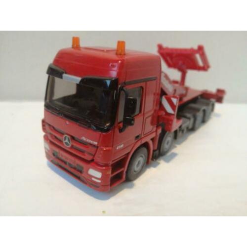 Siku 4148 Mercedes-Benz Actros. Garage transporter.