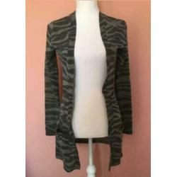 Nieuwe Geisha vest Maat S Kleur leger groen met zwart