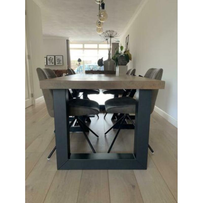 Eetkamertafel eiken 240cm bijna nieuw
