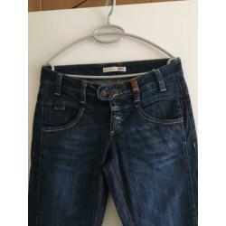 Gave jeans Object