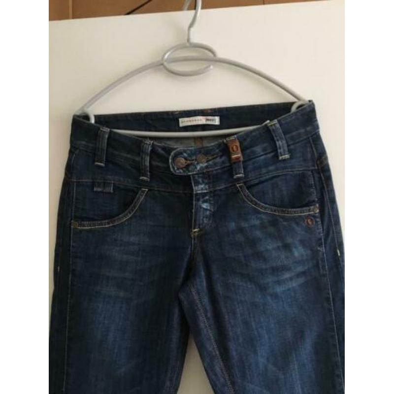 Gave jeans Object