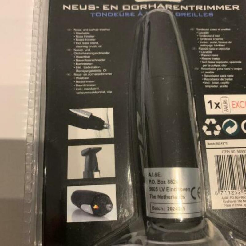 Nieuwe ongebruikte neus en oortrimmer vijfdelige set.