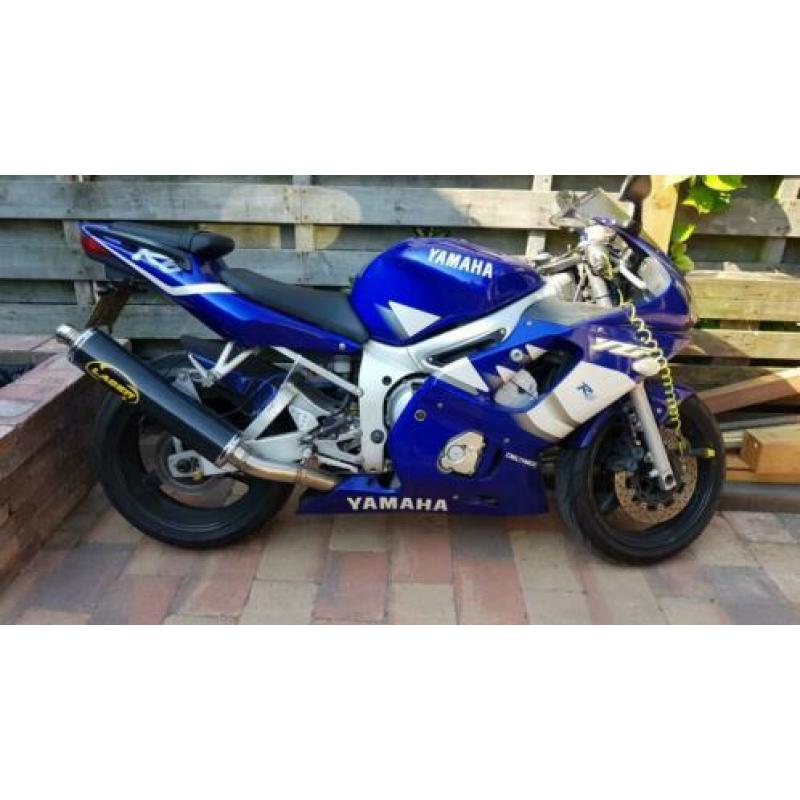 Yamaha R6