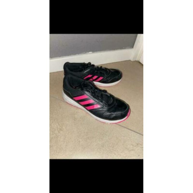 Adidas schoenen maat 39