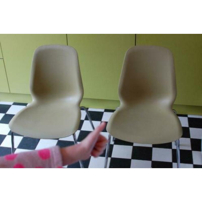 Gratis ophalen 2 originele Lundia eetkamerstoelen