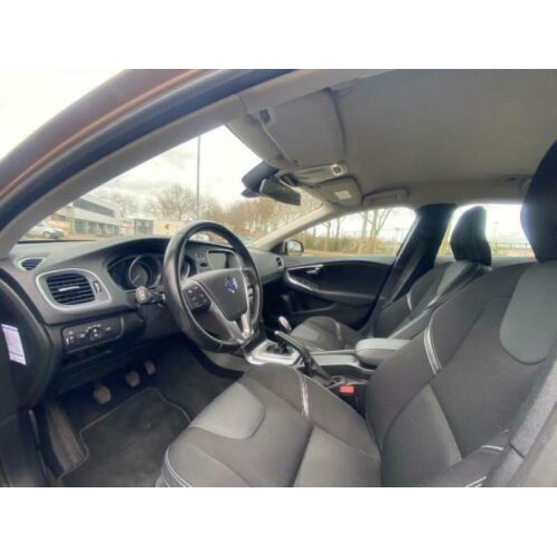 Volvo v40 t4 summum - 180pk - winter + business + light pack