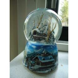 Snowglobe muziekdoosje Luville winter schudbol sneeuwbol