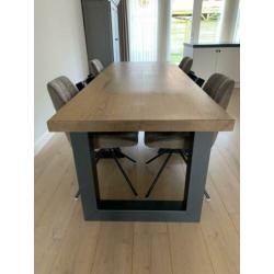 Eetkamertafel eiken 240cm bijna nieuw