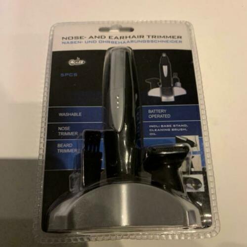 Nieuwe ongebruikte neus en oortrimmer vijfdelige set.