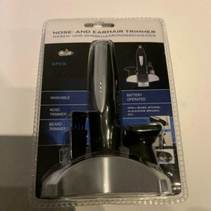 Nieuwe ongebruikte neus en oortrimmer vijfdelige set.