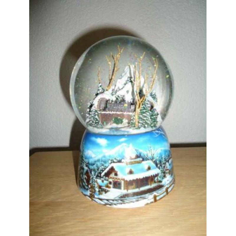 Snowglobe muziekdoosje Luville winter schudbol sneeuwbol