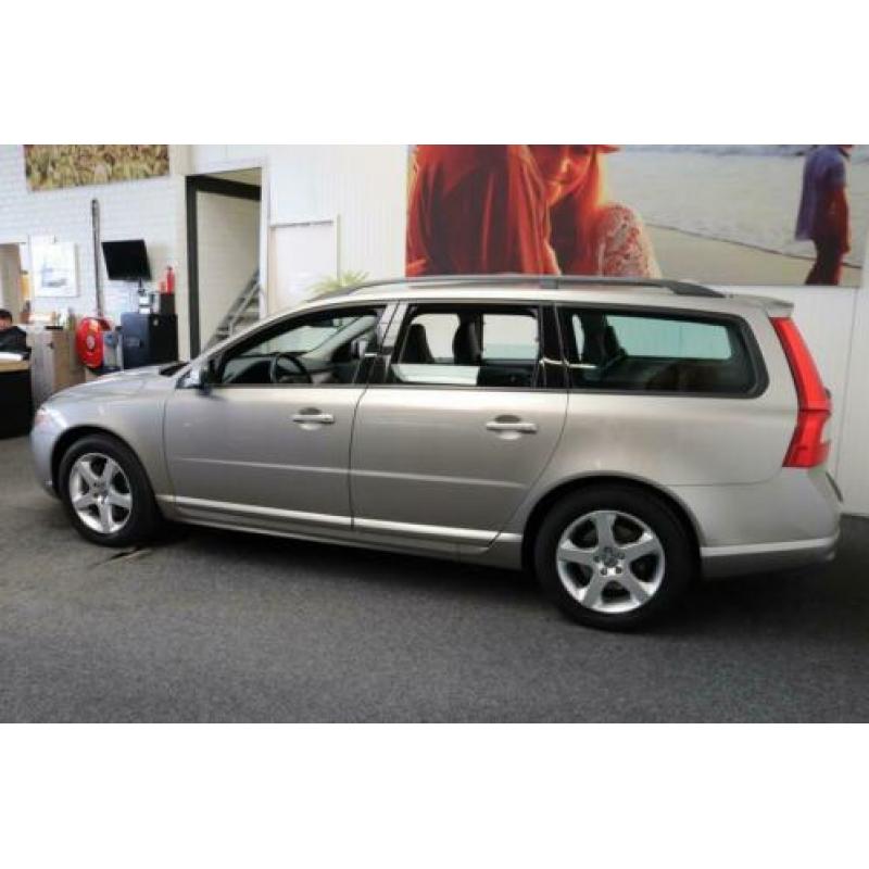 Volvo V70 2.5T Summum LEDER CRUISE CONTROL CLIMATE CONTROL A