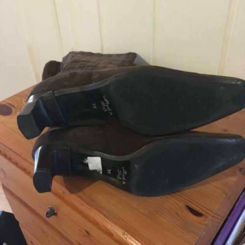 Bruine suede leren laarzen elastiek in kuit van Lilian, 39