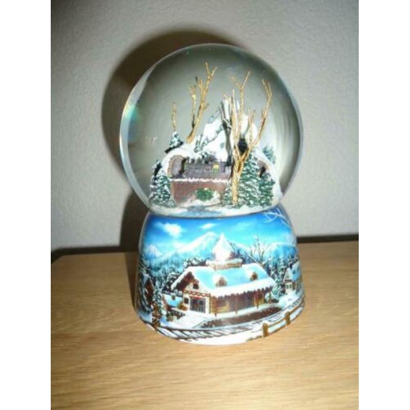 Snowglobe muziekdoosje Luville winter schudbol sneeuwbol